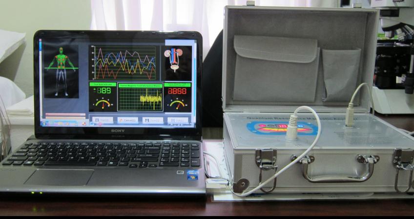 Equipo Quantum conectado a un ordenador, imagen del programa original